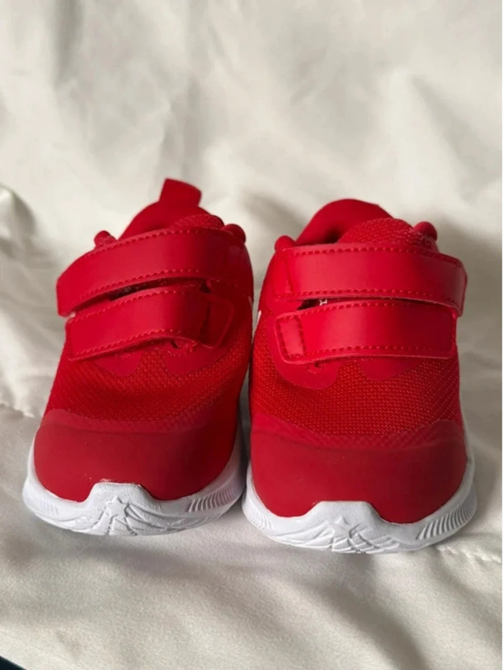 New without tags toddler Nike star runner red size 4c
